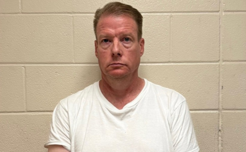 El maestro de ciencias sociales James Paul Stone enfrenta una fianza de $900,000 tras ser acusado de pornografía infantil en el Condado Fort Bend.