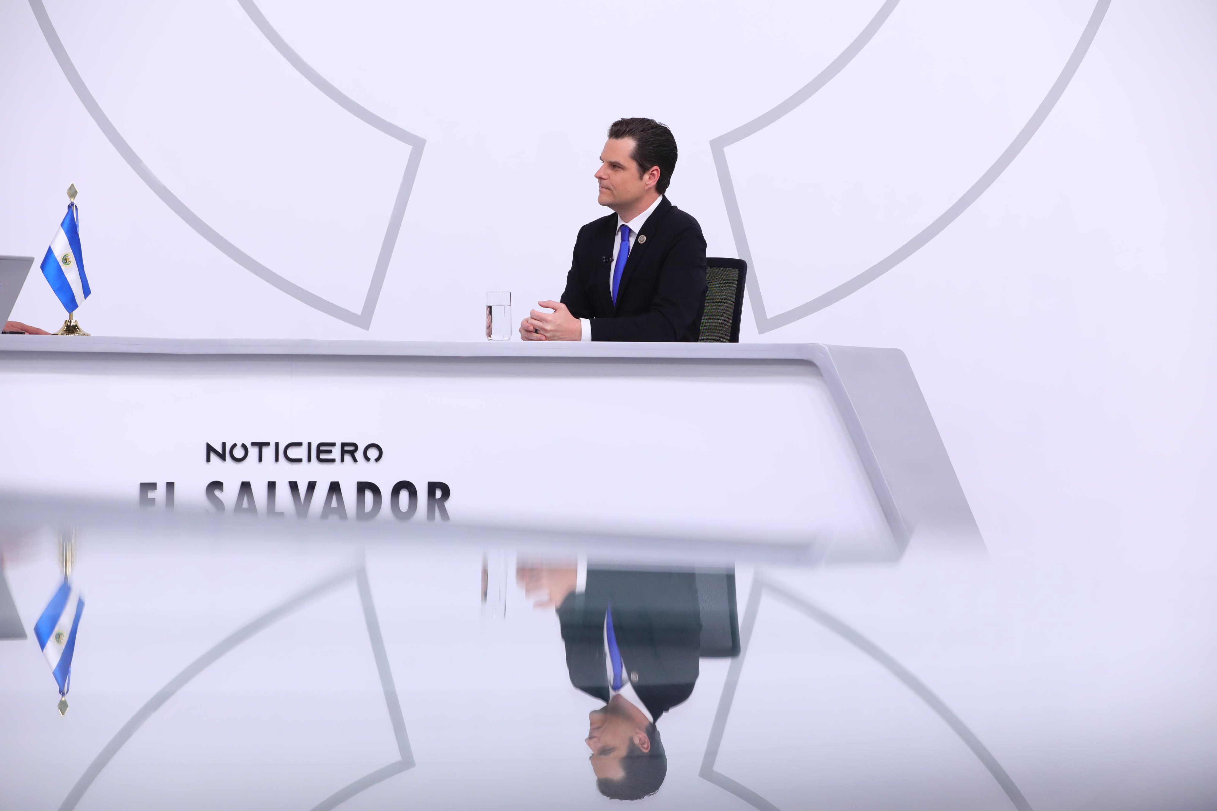 El congresista Matt Gaetz destaca los avances en seguridad y desarrollo económico de El Salvador bajo la administración de Nayib Bukele.