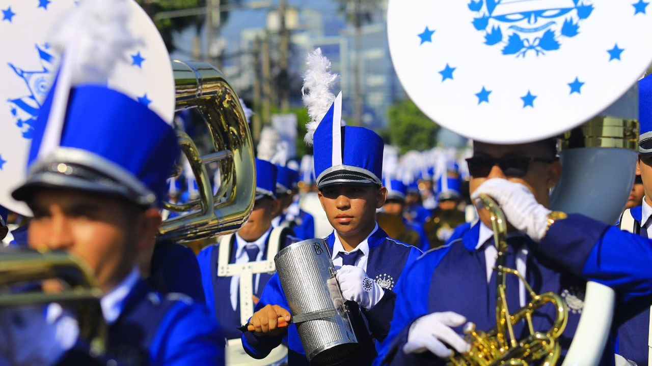 La Banda El Salvador iniciará el 2026 con un desfile masivo desde la plaza Salvador del Mundo a las 4:00 p. m. este 1 de enero. Archivo
