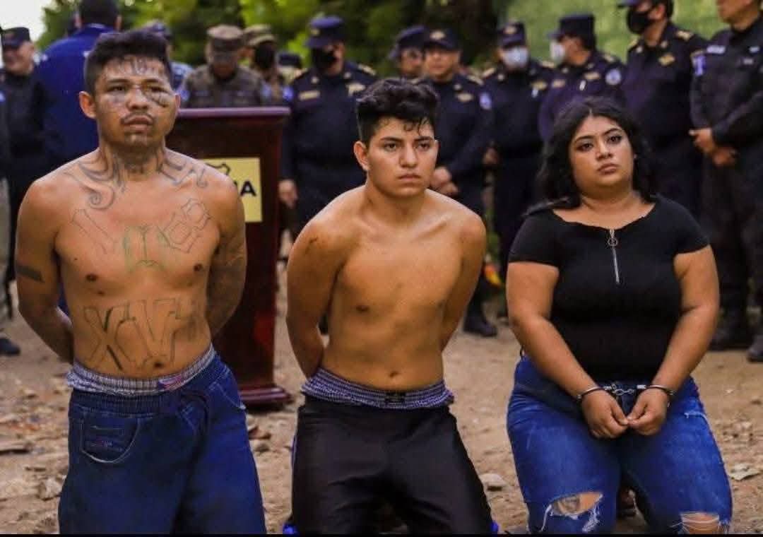 Tribunal de Santa Ana impuso la condena a tres pandilleros por la emboscada mortal contra agentes de la PNC en 2022. Foto: FGR.