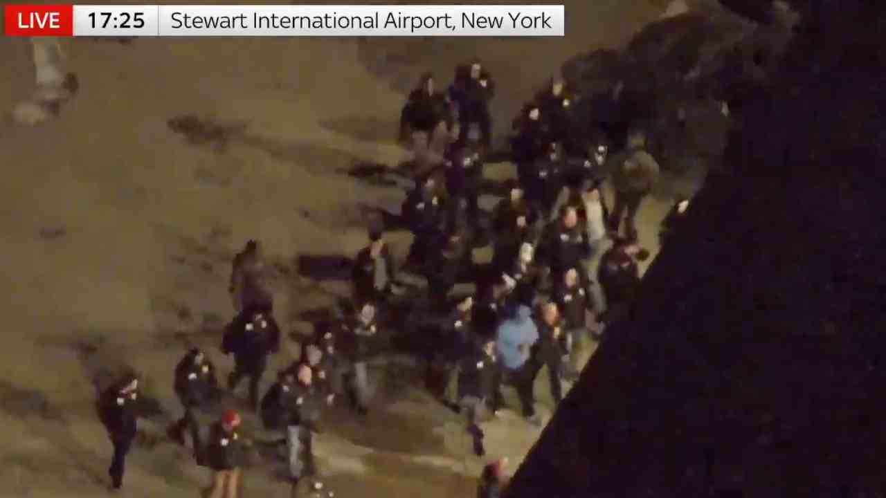 Nicolás Maduro, capturado en operación militar estadounidense en Caracas, llega a territorio de EE.UU. para ser procesado por cuatro delitos graves relacionados con narcoterrorismo y tráfico de drogas.