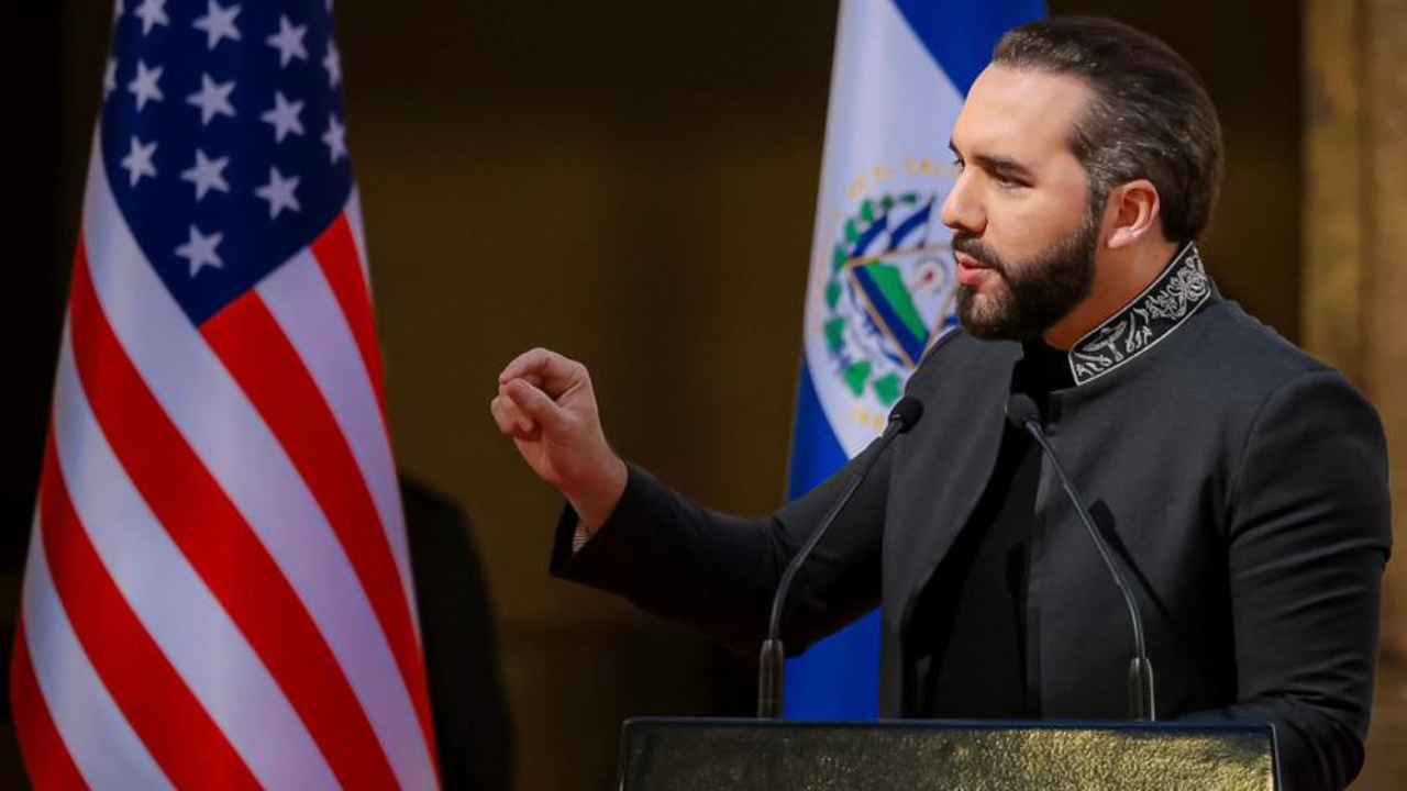 Nayib Bukele durante su participación en el Primer Desayuno Nacional de Oración de El Salvador 2026. Foto: [Cortesía SDP].