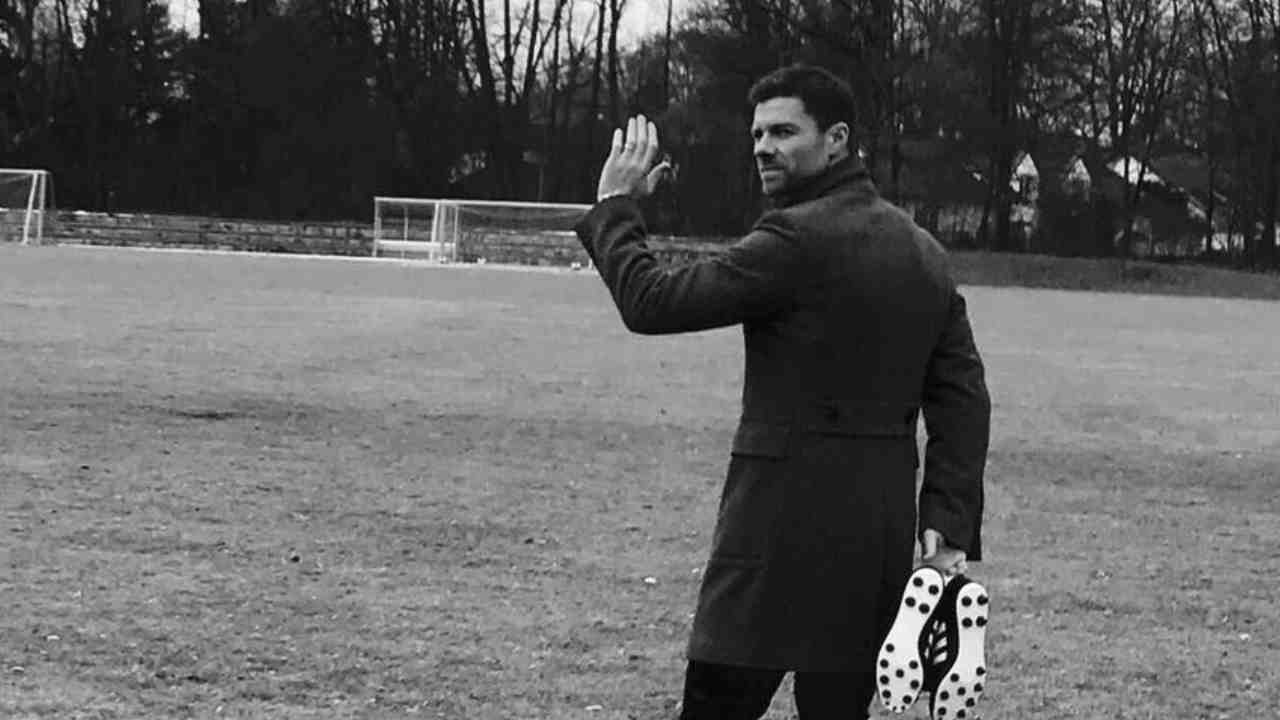 Xabi Alonso, leyenda del Real Madrid, en un momento clave de su etapa como entrenador. El fútbol escribe historias inesperadas y hoy es una de ellas. Crédito: Facebook