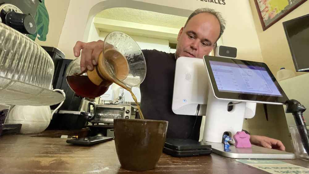 Experiencia del Café La esencia del café salvadoreño se vive en Istak Café. Tradición y sabor que conectan con nuestras raíces en cada taza. #CaféDeElSalvador #Nostalgia