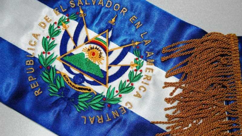 La opinión pública en San Salvador muestra un giro histórico al validar la reelección presidencial indefinida como mecanismo de estabilidad gubernamental.