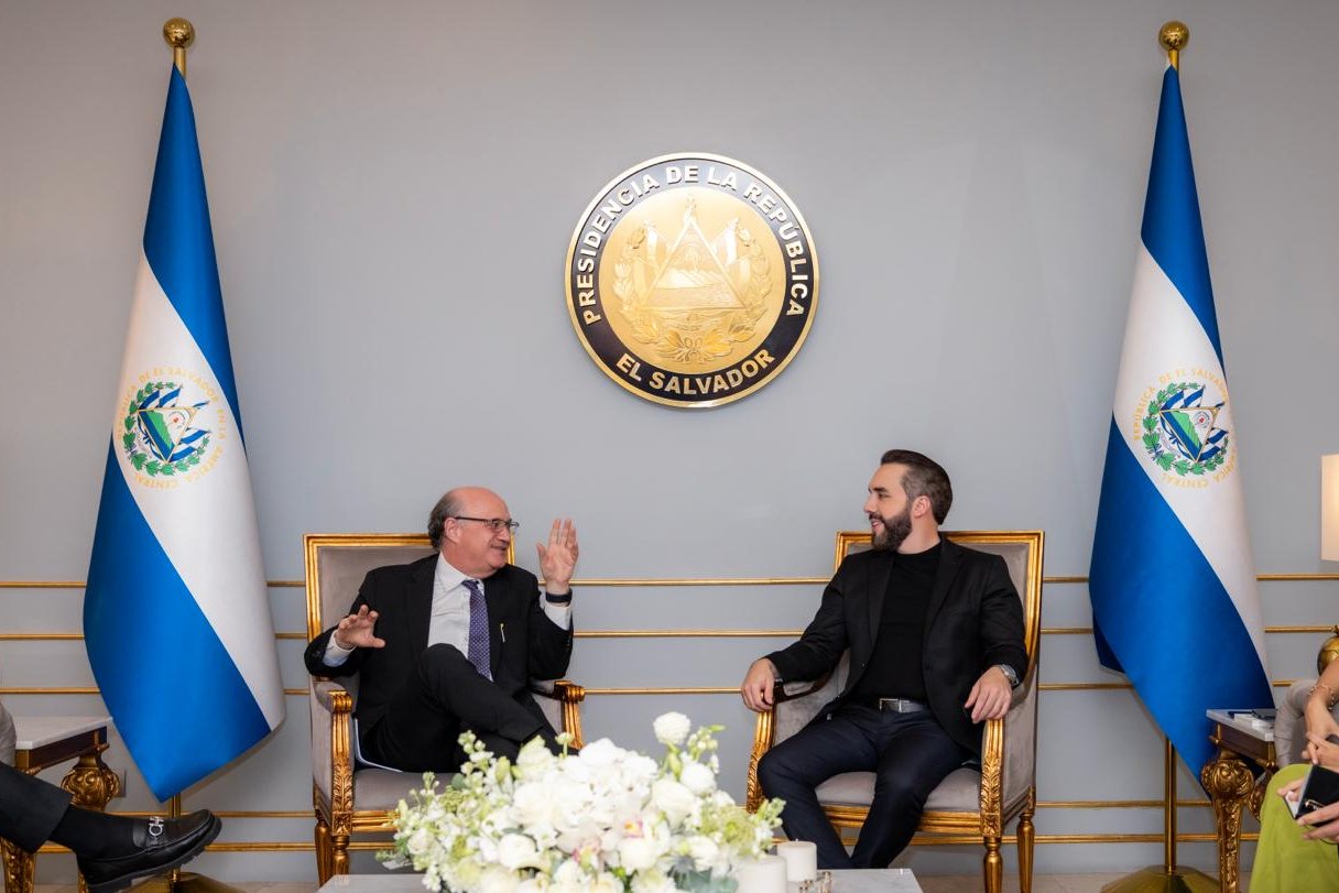 El BID y el gobierno de El Salvador anunciaron una inversión de $1,300 millones para 2026, enfocada en vivienda, turismo, salud y educación, con el objetivo de potenciar el crecimiento económico del país. Foto: @nayibbukele.
