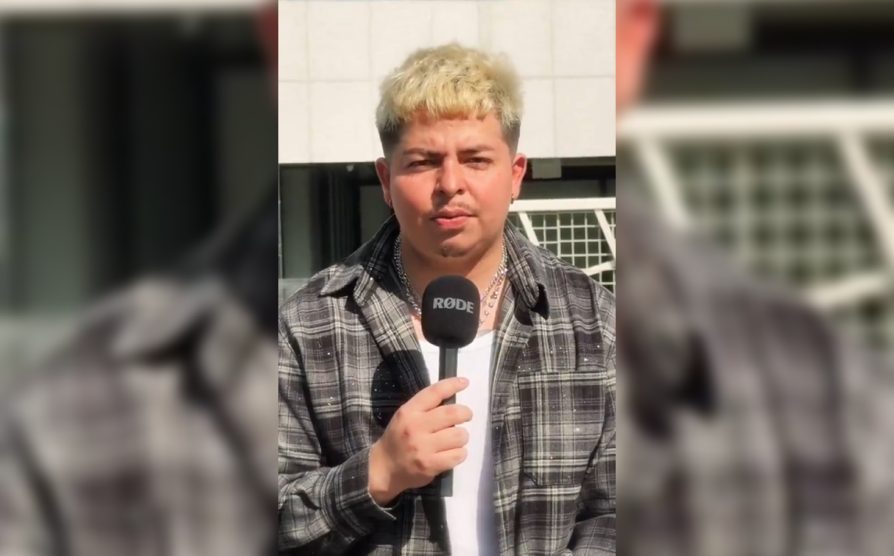 El influencer Yeik ofreció una disculpa pública a Don Gabriel tras viralizarse un video con comentarios ofensivos en el Centro Histórico de San Salvador, generando rechazo en redes sociales. Foto: Cortesía.