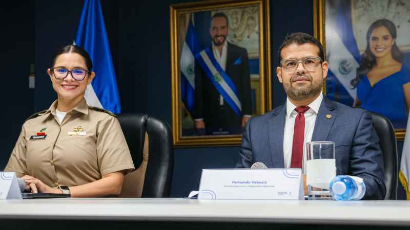 Los estudiantes podrán preenrolarse para el DUI y votar en 2027. El trámite es gratuito y se realiza directamente en los centros escolares autorizados. Foto: Secretaría de Prensa.