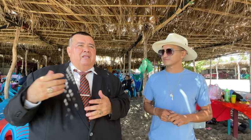 El gobernador Eduardo Alas y Benedicto Perlera supervisan medidas de seguridad vial en la zona costera de Ahuachapán para proteger a los veraneantes. La Diáspora 503