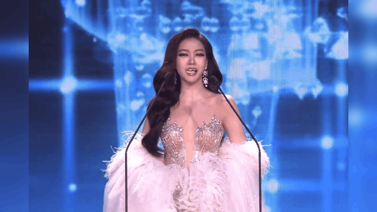¿Perfección o exceso? La sonrisa ultrablanca de Kamolwan Chano, Miss Grand Saraburi, genera debate en el Miss Grand Thailand 2026.