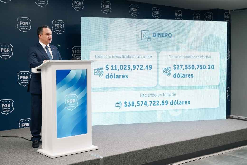 Fiscal General Rodolfo Delgado presenta avances en la investigación del caso CREDICASH, donde se incautaron $38 millones y 47 inmuebles. Foto: [Fiscalía General de la República]