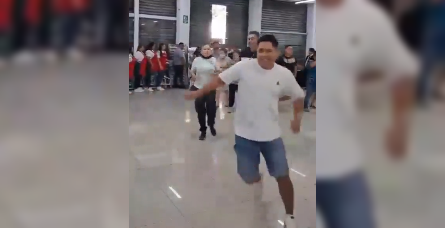 La nueva sucursal de Hiperpaca en Soyapango atrajo a cientos de familias desde la madrugada, buscando ofertas en ropa y artículos de segunda mano. Un éxito de ahorro y emoción. Foto: Cortesía.