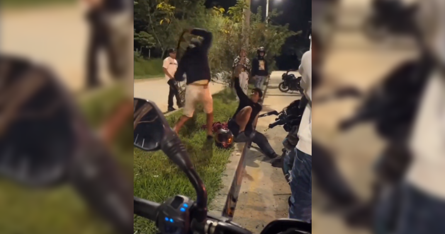Un video en Pitalito, Colombia, muestra a un padre golpeando a su hijo tras un accidente en piques ilegales. ¿Disciplina o abuso? El caso divide opiniones en redes. Foto: cortesía.
