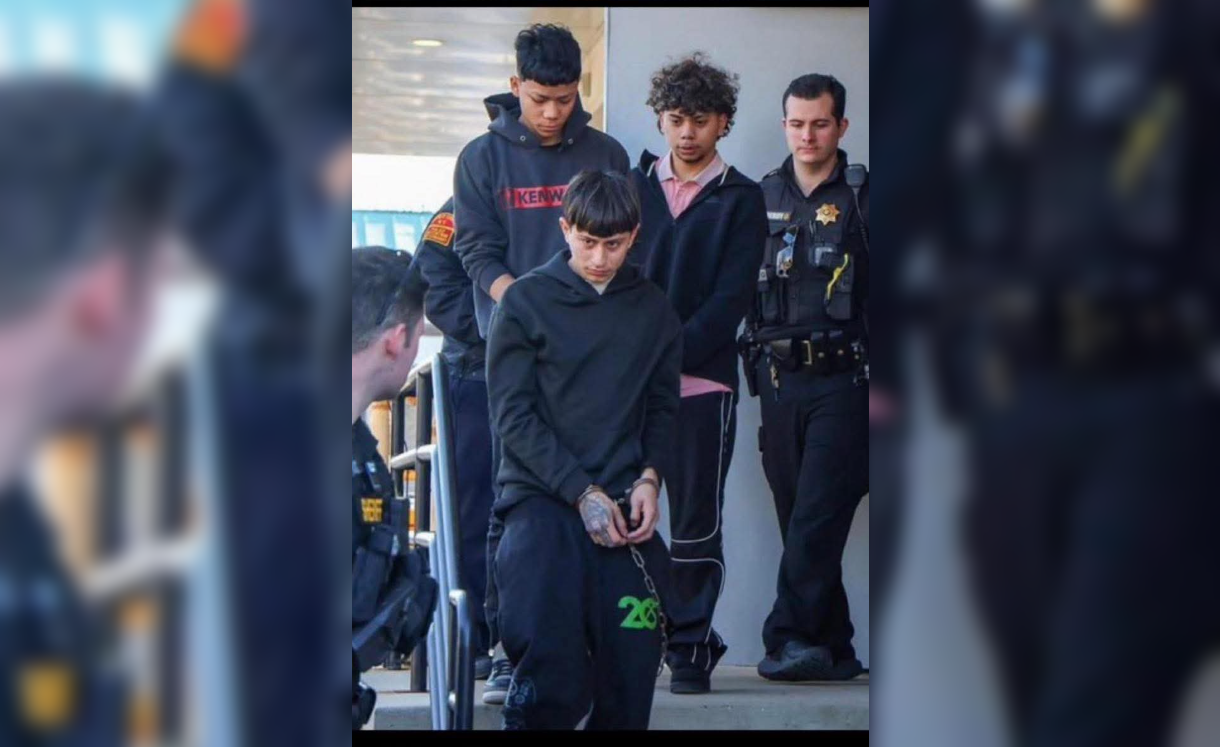 Tres jóvenes salvadoreños fueron arrestados en Long Island tras ser hallados con bombas molotov en su auto. El hecho ocurrió en Central Islip, donde enfrentan cargos por posesión ilegal de armas. Departamento de Policía de Suffolk.