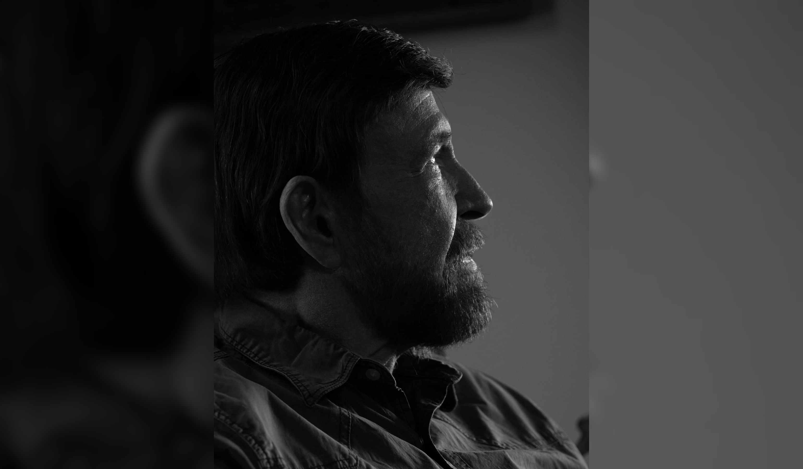 A sus 86 años, #ChuckNorris demuestra que su mayor fuerza no está en los golpes, sino en superar crisis de salud y apoyar a su familia. Conoce su lucha contra los paros cardíacos y su activismo médico. Foto: @Chucknorris.