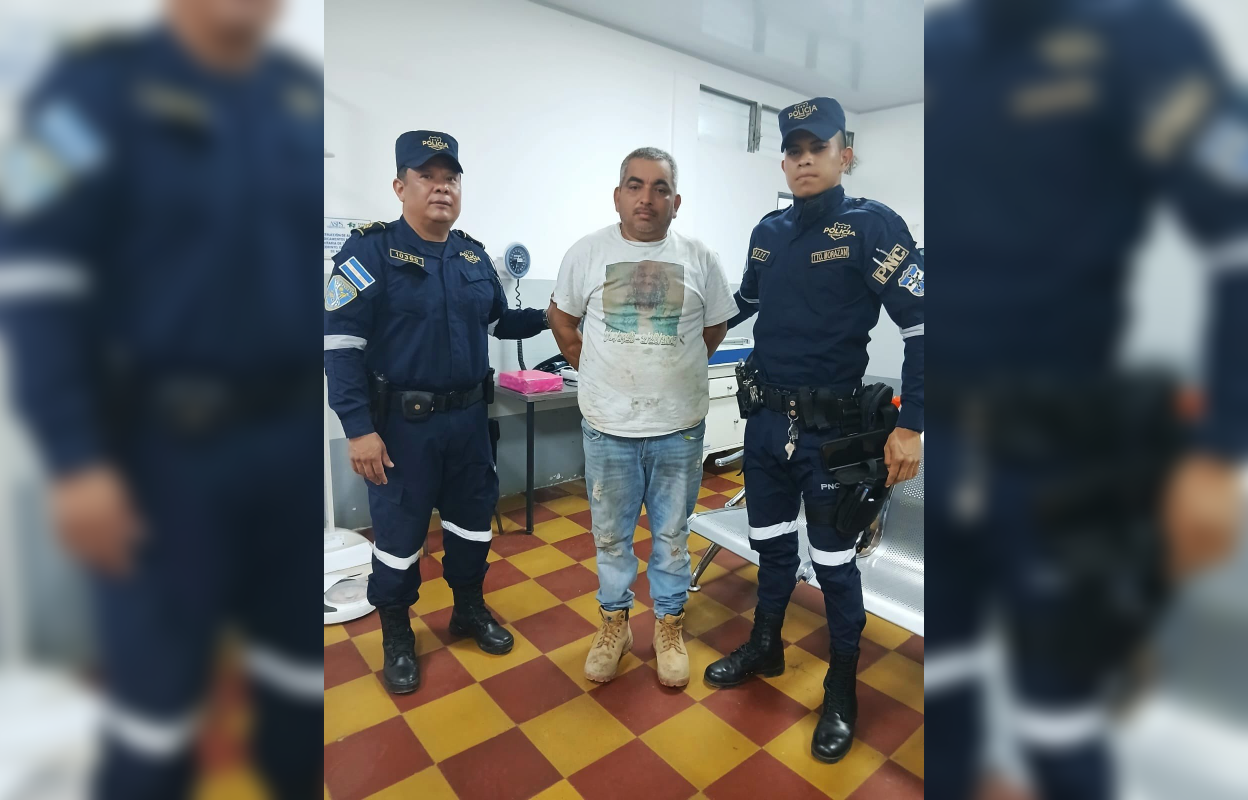 La PNC capturó a Miguel Bonilla Joya en Corinto, Morazán, tras causar un accidente que dejó 4 fallecidos y 4 heridos graves. El conductor no tenía licencia y enfrentará cargos por homicidio culposo. Foto: PNCSV.