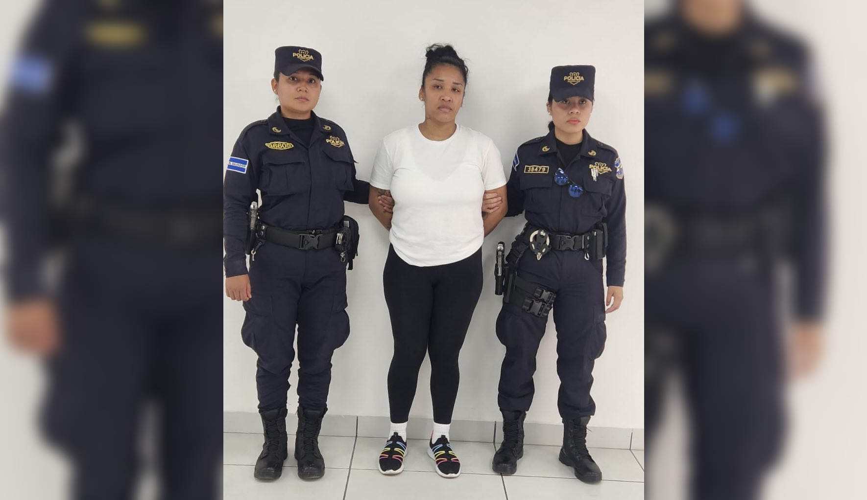 La hondureña Ciria Griceli Figueroa Hernández fue entregada en El Amatillo por extorsión agravada. Colaboraba con la MS13 en San Salvador, exigiendo "renta" a comerciantes. Foto: PNCSV.