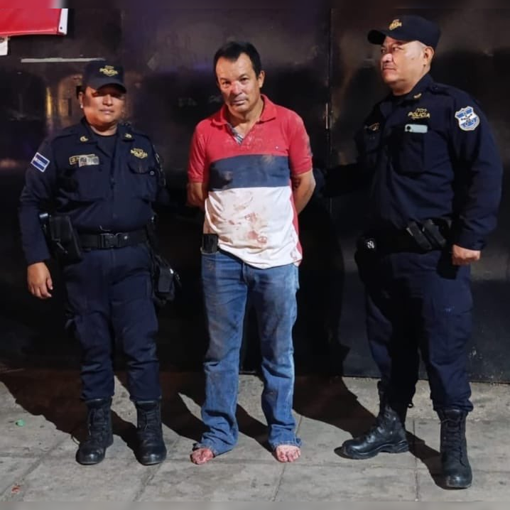 Un hombre de 55 años fue detenido en Atiquizaya tras matar a su compañero de trago con un objeto contundente durante una pelea bajo efectos del alcohol. La PNC confirmó el arresto inmediato. Foto: PNCSV.
