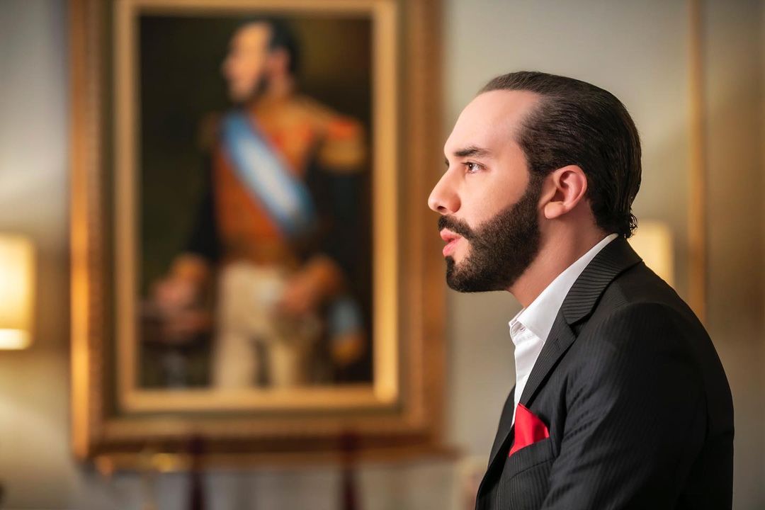 El presidente Nayib Bukele alcanza un 94% de aprobación, según CID Gallup, la cifra más alta de su gestión. La seguridad y la educación impulsan este respaldo histórico en El Salvador. Foto: Presidencia.