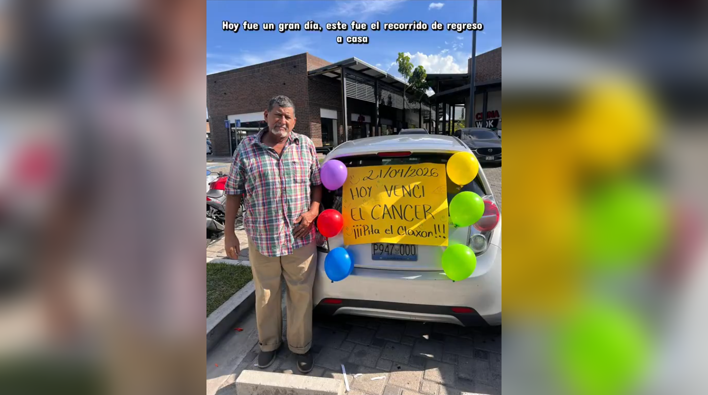 Un conductor salvadoreño se volvió viral al decorar su auto con globos y un cartel celebrando su victoria contra el cáncer. Las calles de El Salvador se unieron a su alegría. #EsperanzaSV Foto: Cortesía.