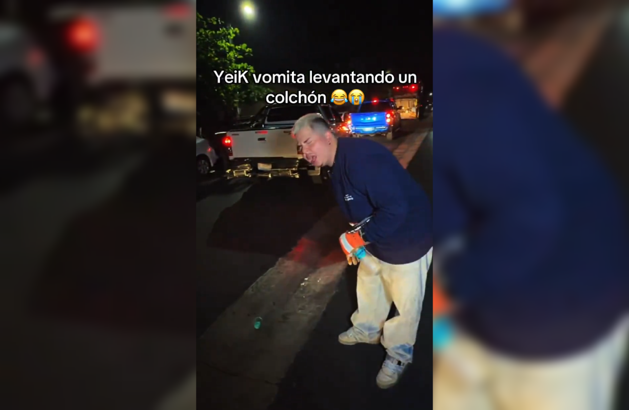 El influencer Yeik intentó trabajar como recolector de basura en San Salvador, pero el fuerte olor lo hizo vomitando en plena calle. El video ya es tendencia. Foto: Cortesía.