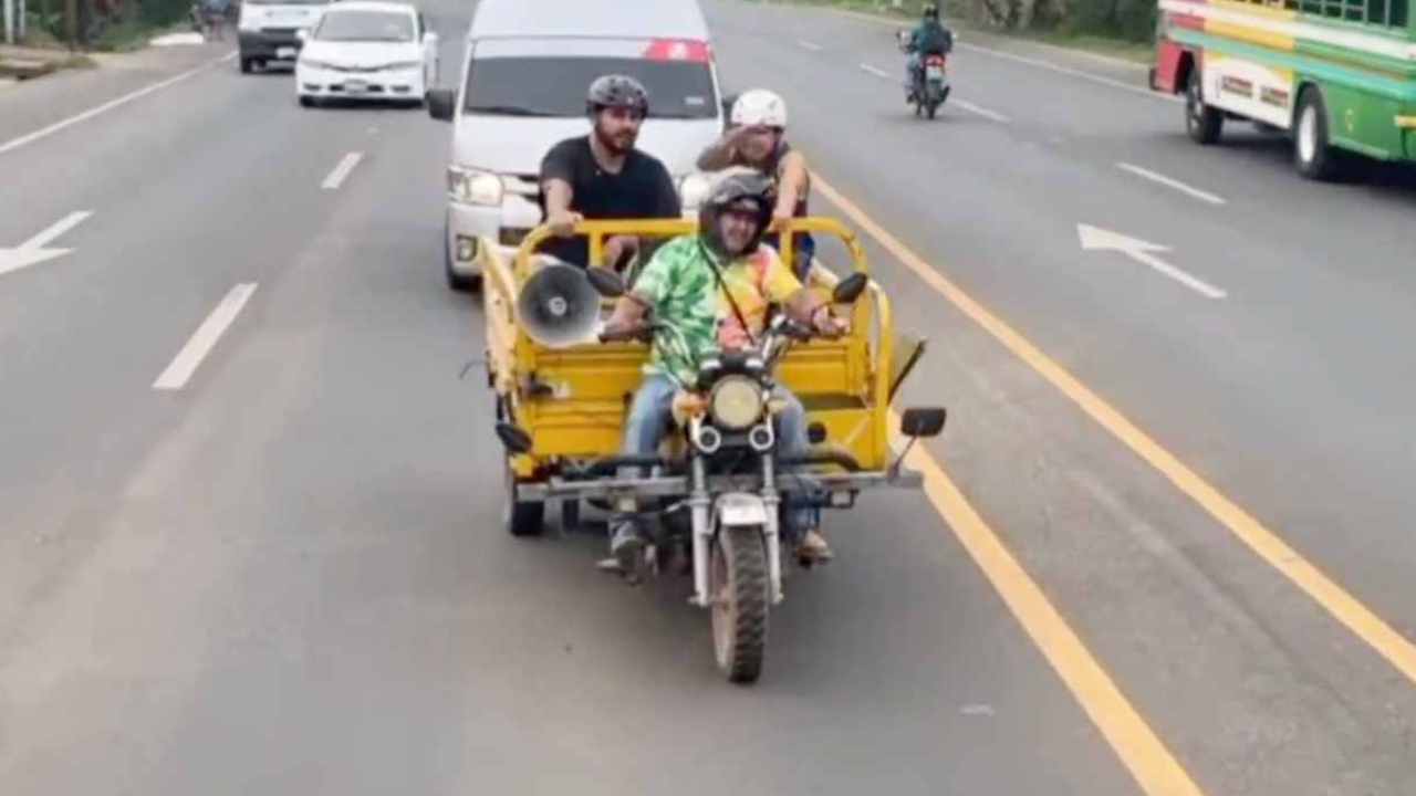 ¡Le salió caro el video! 💸 El VMT multó con $750 a Fausto por maniobras peligrosas e infringir la ley de tránsito junto a Meshi y Drive. Captura de pantalla