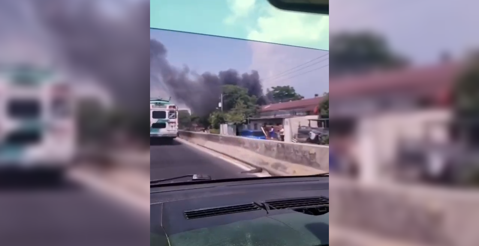 Un incendio de grandes dimensiones consume maleza y desechos en los antiguos silos del ex IRA en San Martín. Bomberos trabajan sin descanso para controlar las llamas. Foto: Cortesía.