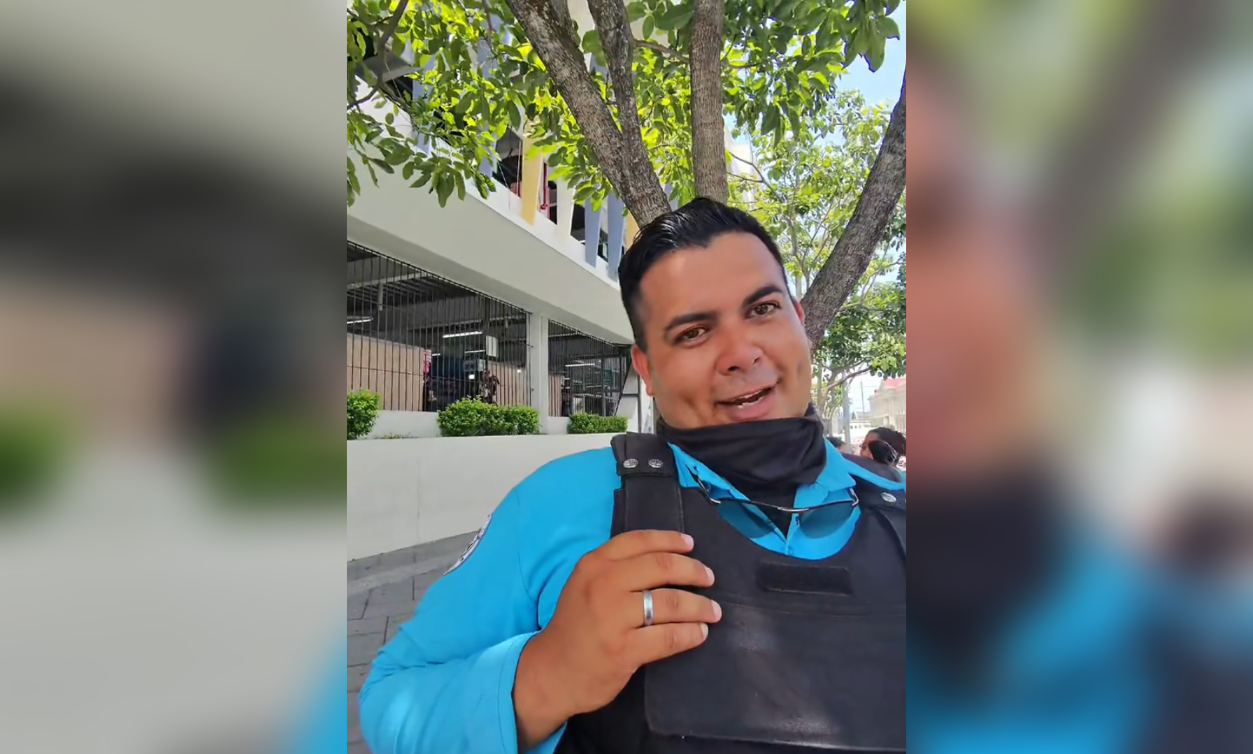 Una vendedora de morungas en el Centro Histórico de San Salvador se robó las risas en TikTok al responder con un "¡Lléveme!" a un agente del CAM que le pidió retirar su puesto. El video ya es tendencia. Foto: TikTok.