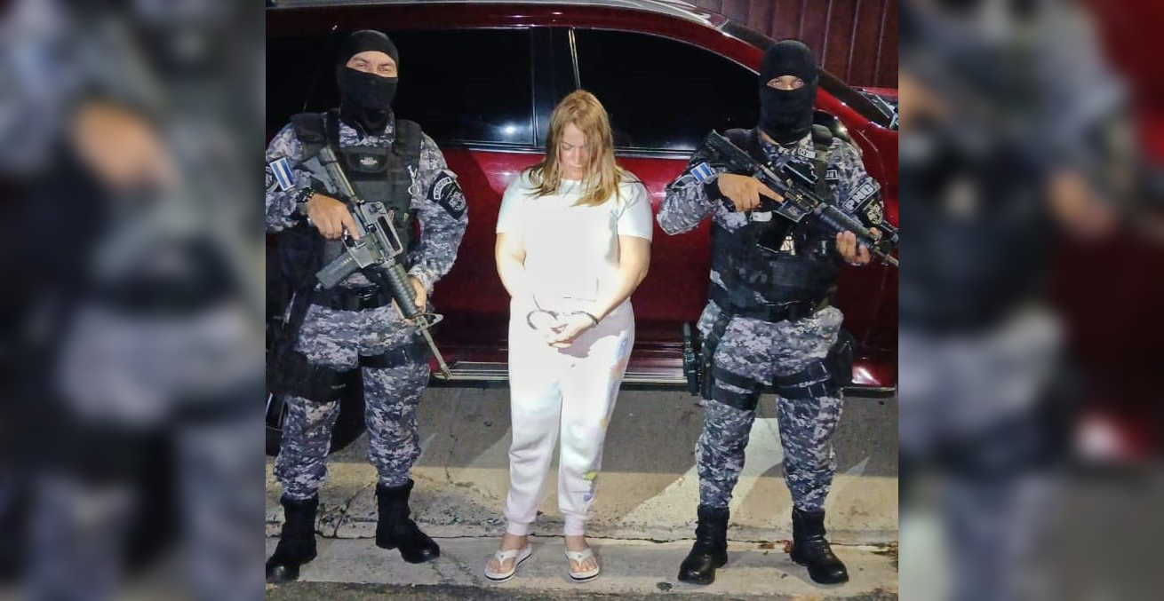 Un operativo de la División Antinarcóticos (DAN) desarticuló una red de traficantes en San Salvador, incautando 2.5 kg de cocaína, $15,910 en efectivo y tres vehículos. Foto: PNCSV.