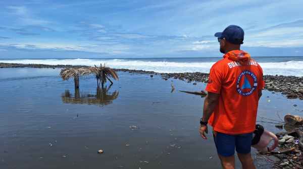 Protección Civil elevó a alerta naranja en El Salvador por la tormenta tropical Cristina. Se prevén hasta 200 mm de lluvia en 3 días y se han preequipado 180 albergues. Atienda las indicaciones oficiales.