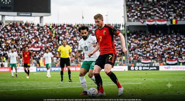 Los combinados internacionales disputan cada balón con máxima intensidad en el marco del torneo de fútbol más importante del año. IA