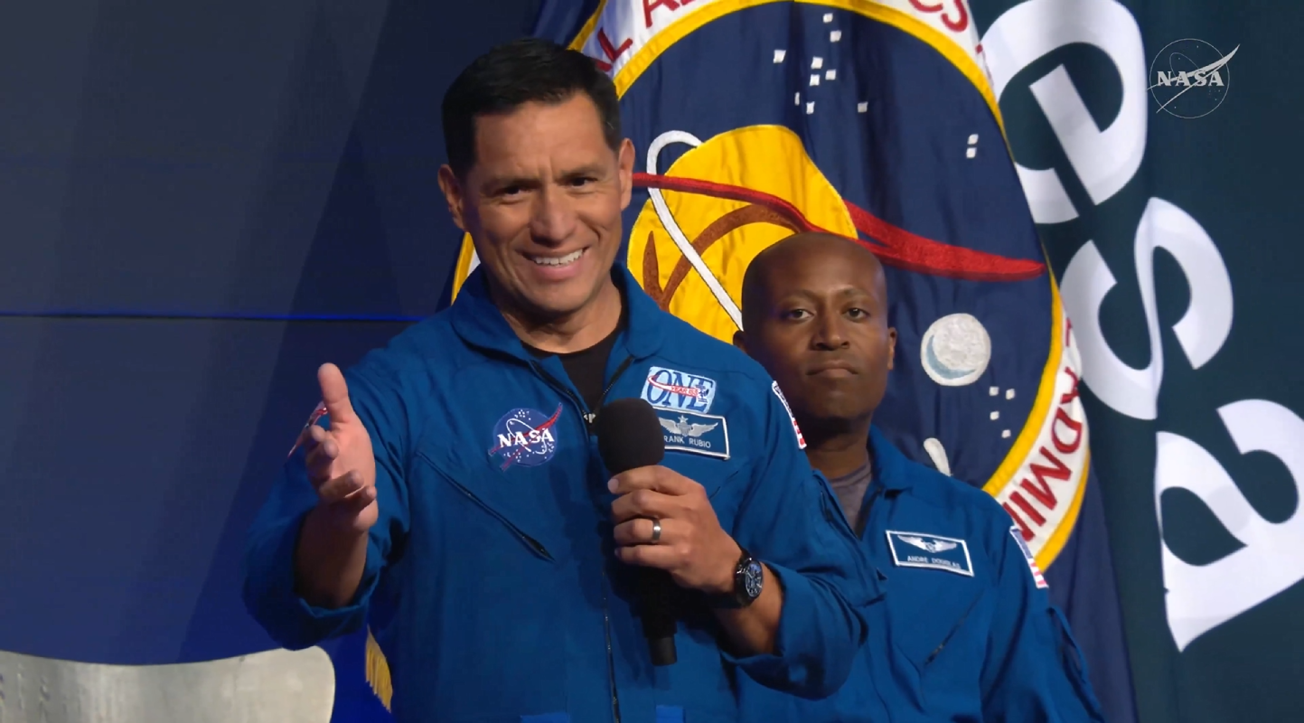 La NASA anunció que Frank Rubio, astronauta con raíces salvadoreñas, formará parte de la tripulación de Artemis III, la misión que marcará el regreso de la humanidad a la Luna en 2027. Foto: NASA.