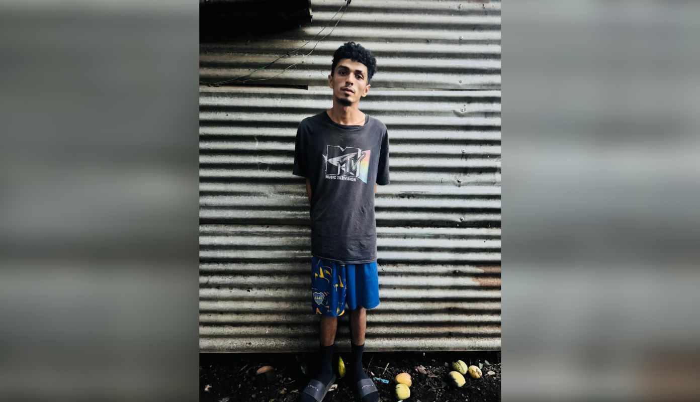 Un allanamiento en Lourdes Colón permitió a la FGR y PNC desmantelar una red de narcotráfico. Diego Emmanuel Sorto y un menor de 14 años fueron capturados con drogas, dinero y herramientas para el tráfico. Foto: FGR_SV.