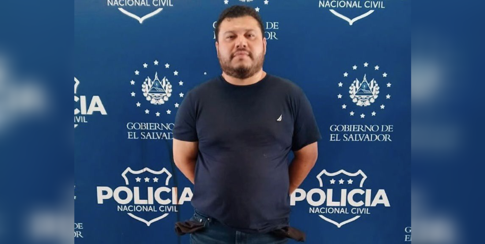 Un asaltante de una gasolinera en la avenida Jerusalén desató una persecución policial en San Salvador, chocando 8 autos antes de ser capturado. La PNC lo detuvo en la carretera Panamericana. Foto: PNC_SV.