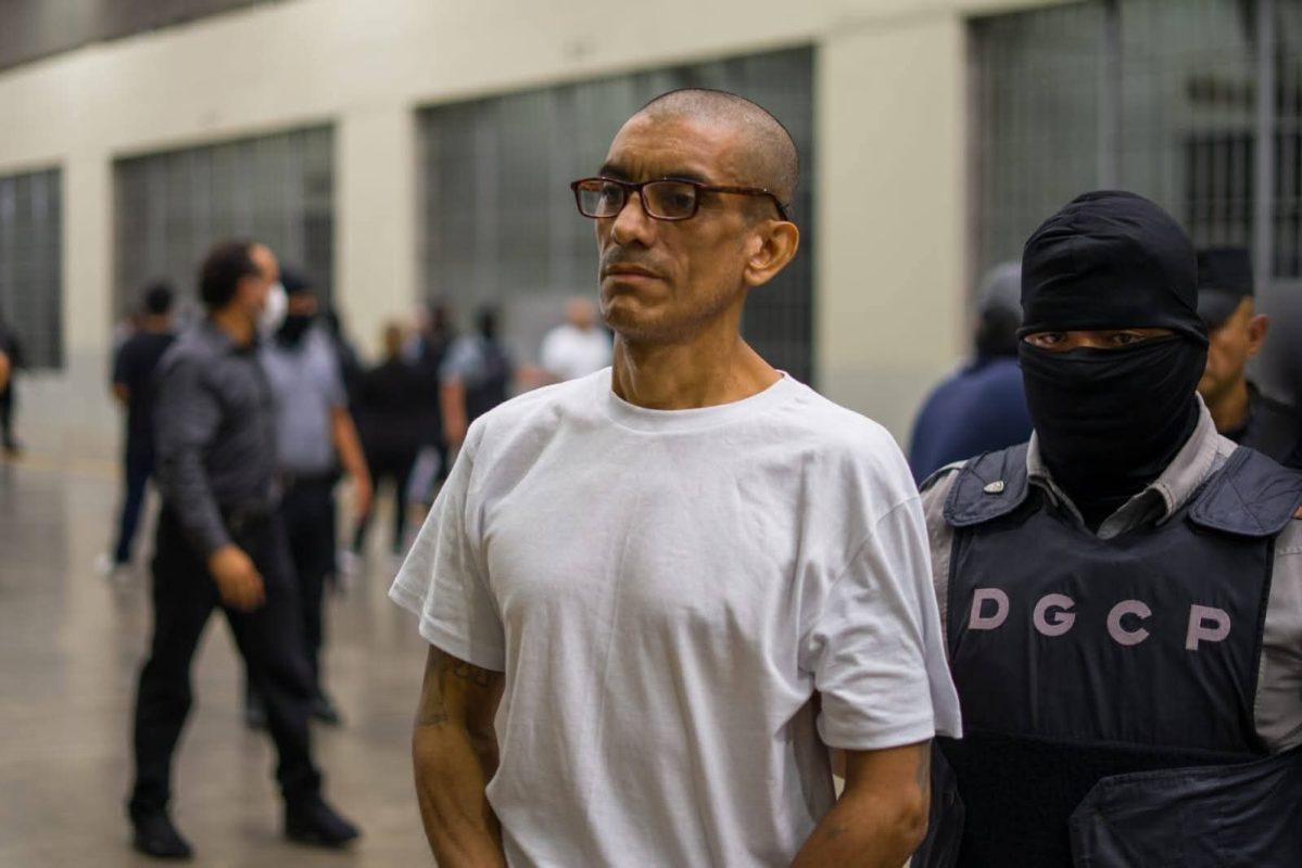 La Fiscalía solicita 25,000 años de cárcel para Borromeo Henríquez, alias "Diablito de Hollywood", y otros 484 líderes de la MS-13 por 47,000 delitos graves. Un hito en la justicia salvadoreña. Foto: FGR_SV.