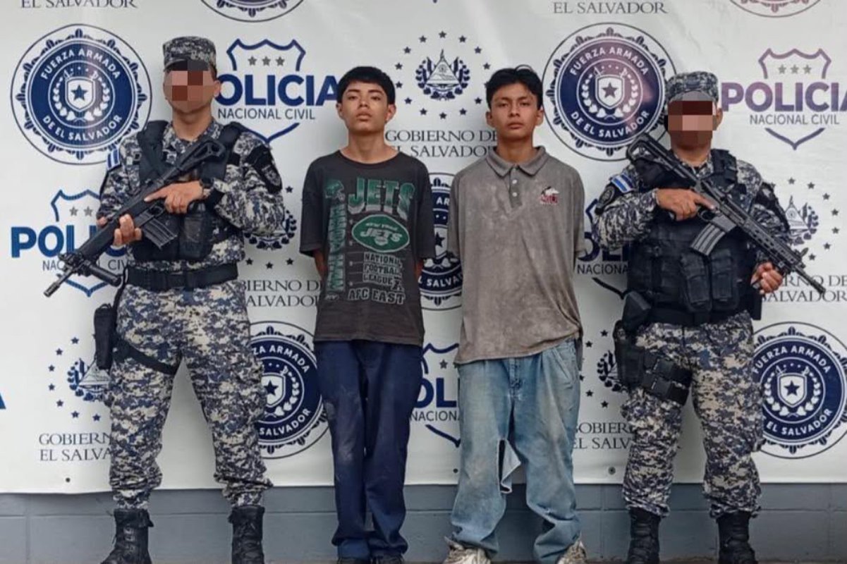 La PNC desarticuló un intento de reactivación de la pandilla 18S en Soyapango tras una denuncia ciudadana en redes sociales. Dos pandilleros fueron capturados. Foto: PNCSV.
