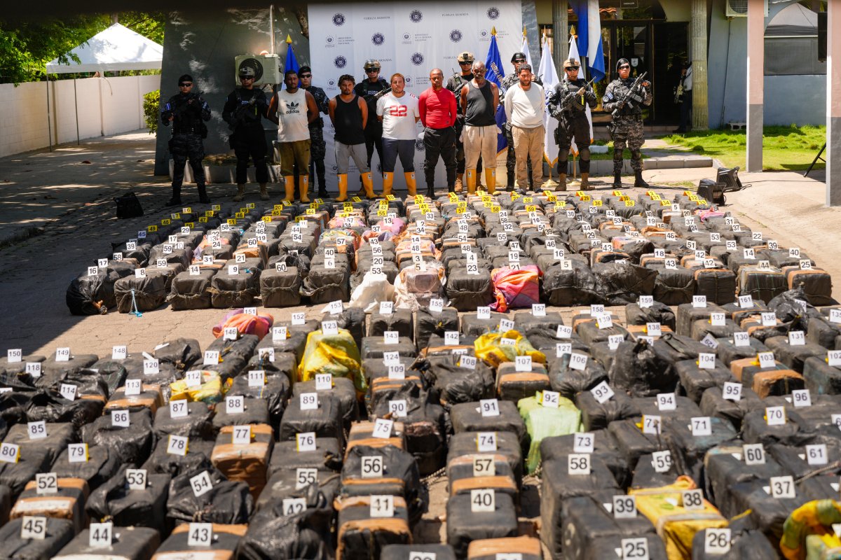 El Salvador registra una incautación histórica: 13.286 toneladas de cocaína decomisadas en 2026. La operación naval, ejecutada por la Fuerza de Tarea Naval Tridente, marca un hito en la lucha contra el narcotráfico. Foto: Gabinete de Seguridad.
