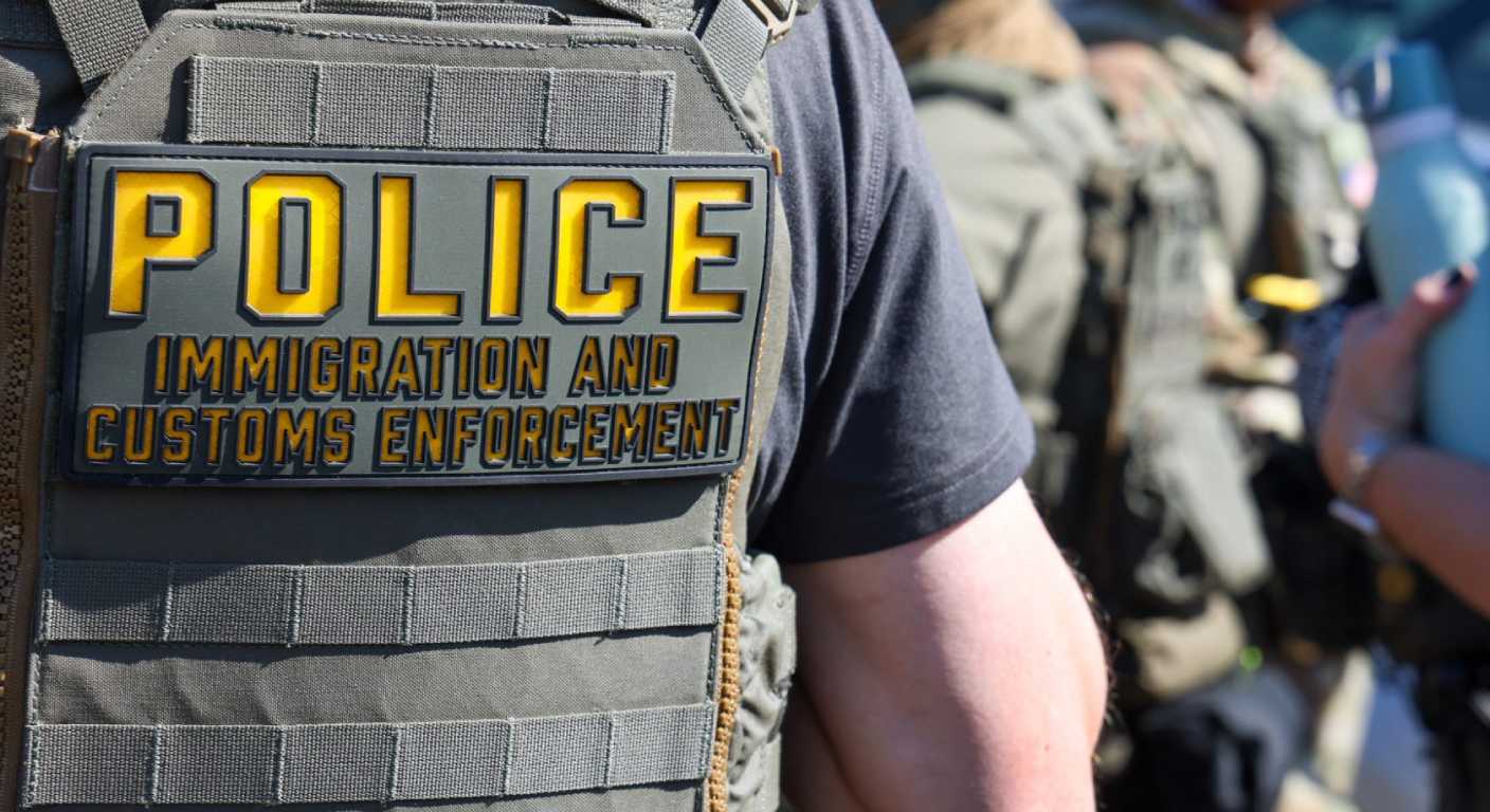 Organizaciones comunitarias evalúan los protocolos de asistencia legal para los migrantes convocados a una cita oficial. ICE