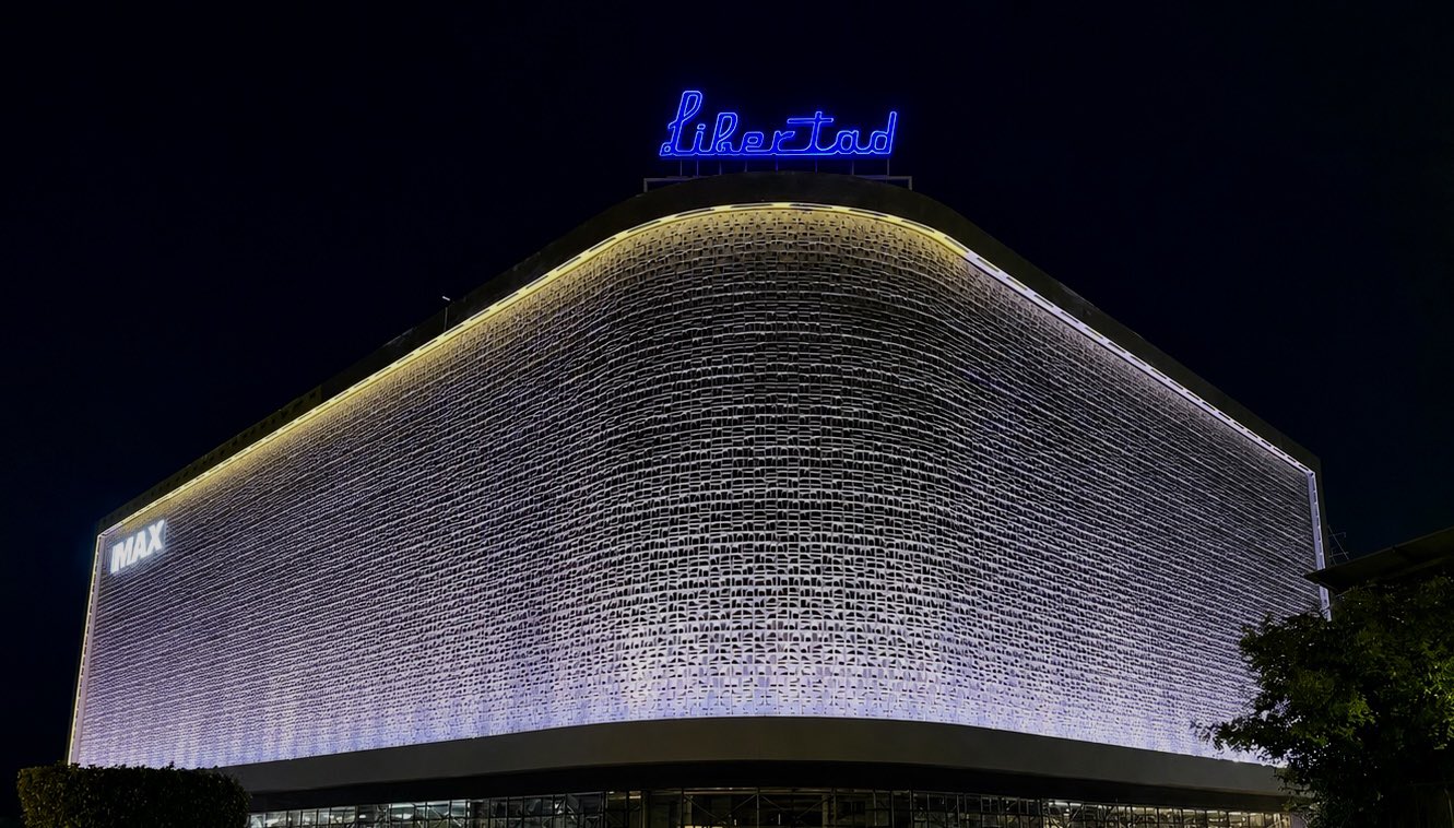 El Cine Libertad, un ícono abandonado por décadas, renace como un complejo de cuatro niveles con tecnología IMAX y la Cinemateca Nacional para revitalizar el Centro Histórico de San Salvador. Foto: SecPrensaSV