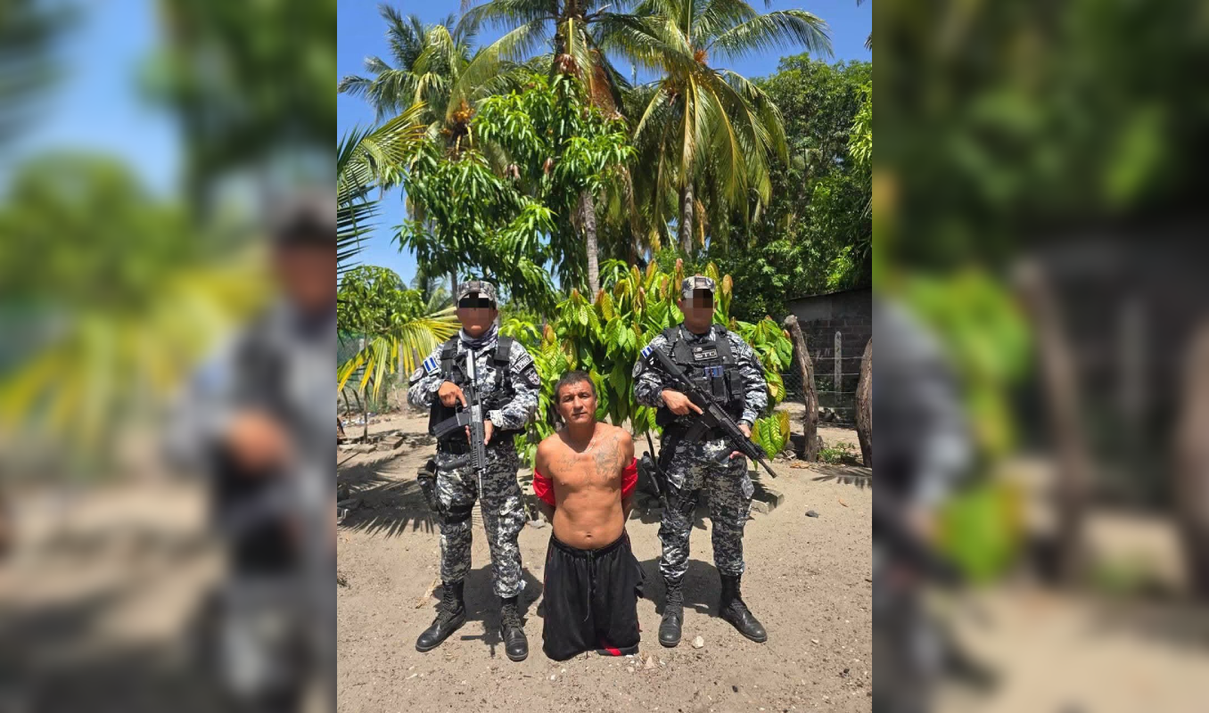 Un operativo de la PNC en Usulután logró la captura de Pedro Antonio Quinteros, alias "Pericón", acusado de asesinar a otro miembro de la MS-13 y ocultarse en la isla San Sebastián. Foto: Ministerio de Seguridad.
