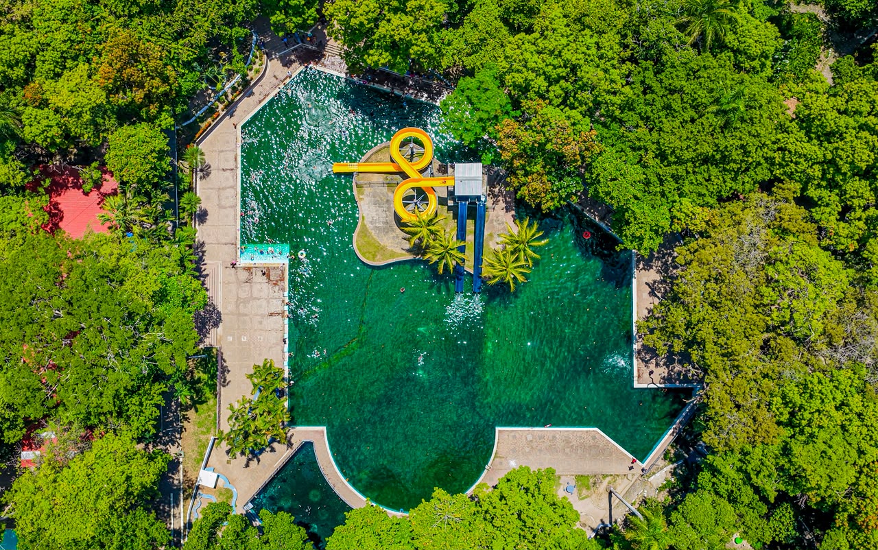 El Parque Recreativo Amapulapa en San Vicente es el lugar ideal para las vacaciones agostinas, con piscinas naturales, toboganes y áreas verdes para toda la familia. Foto: @SecPrensaSV