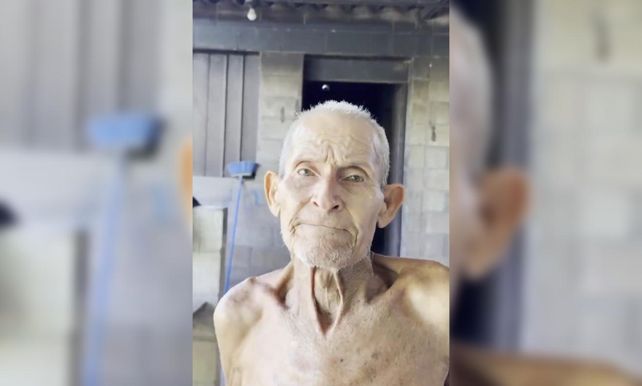 El gobierno de Nayib Bukele atendió la solicitud de un adulto mayor y se comprometió a reparar su vivienda, incluyendo la colocación de un techo nuevo y mejoras estructurales. Foto: Captura de pantalla.