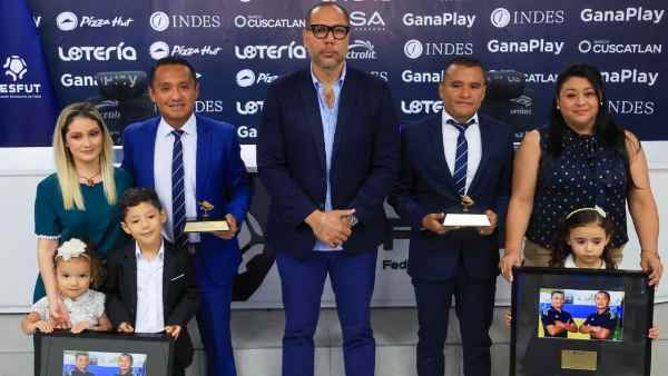La FESFUT reconoció el trabajo de los árbitros salvadoreños Iván Barton y David Morán tras su labor en el Mundial 2026. Cortesía