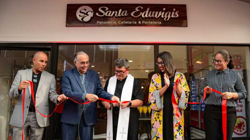 Fundada en 1955 por doña Ernestina Castro en el Barrio Candelaria de San Salvador, Santa Eduvigis nació a partir de una receta artesanal de semita. SDP