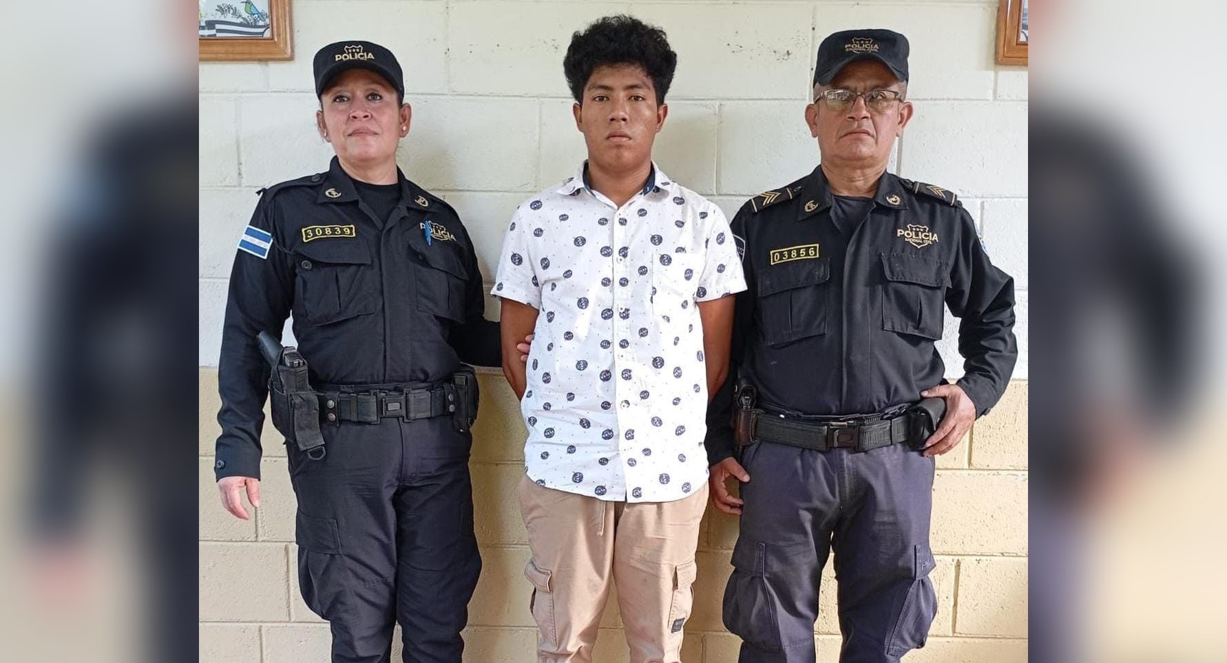 Diego Josué Gómez Galicia, de 21 años y nacionalidad guatemalteca, fue capturado en Chalchuapa, Santa Ana Oeste, por intentar reclutar jóvenes para la MS13 mediante redes sociales. Las autoridades frustran su plan de reactivar la estructura criminal. Foto: PNC_SV.